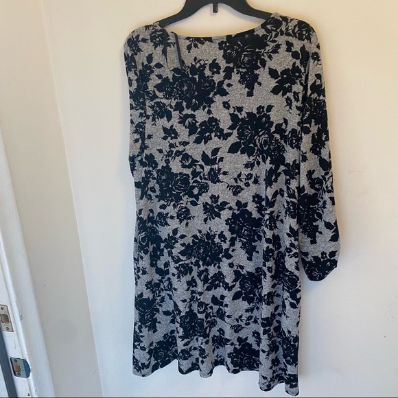 Gray and Black Floral Dress with pockets - Picture 3 of 4